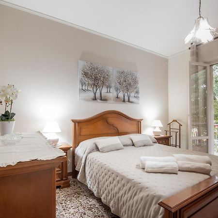 Domus Umberto - Guest House อาเรซโซ ภายนอก รูปภาพ